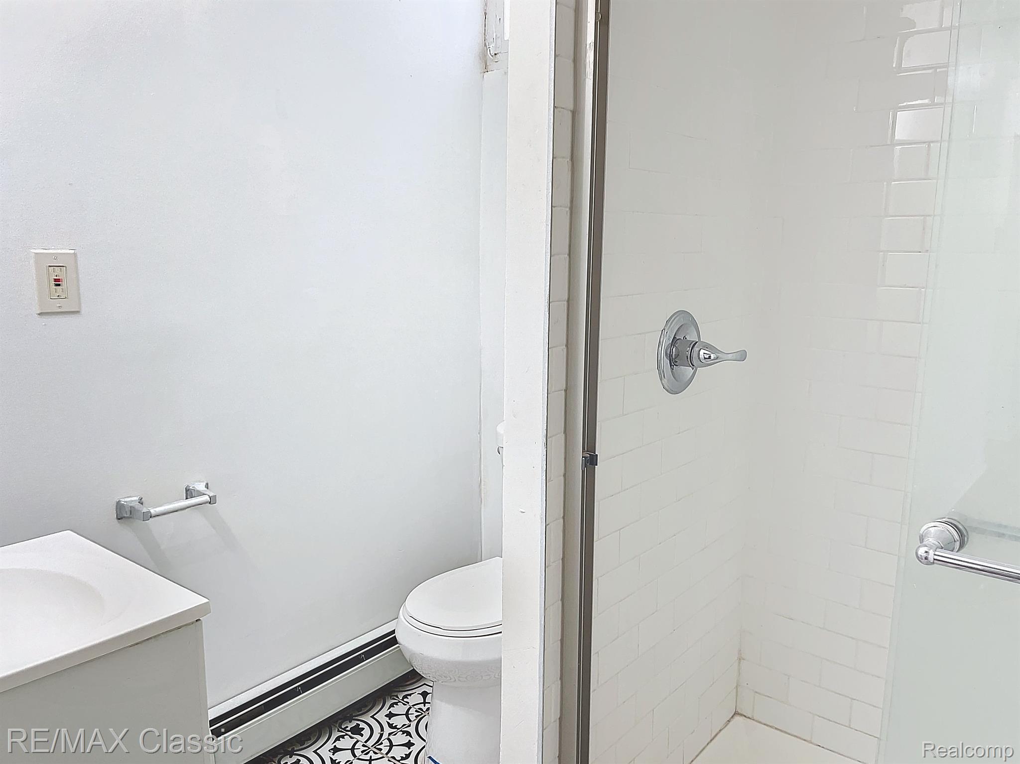 16587 Beech Daly Road Taylor, MI 48180 - Photo 16 of 47 Main floor full bath