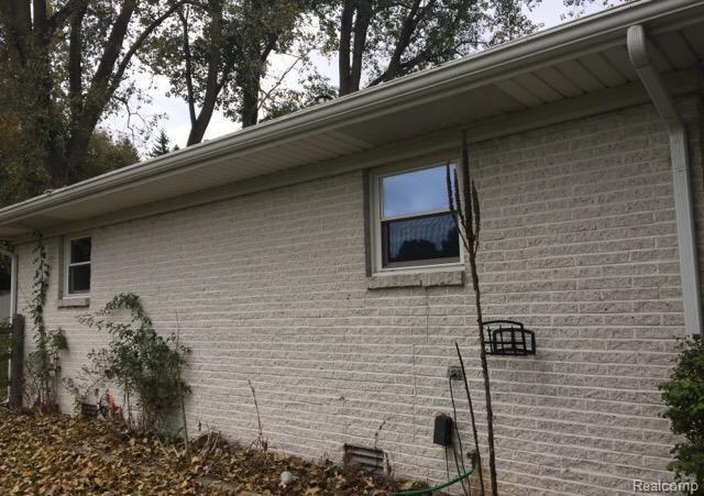 2425 Smith Road Temperance, MI 48182 - Photo 2 of 13 2.jpg