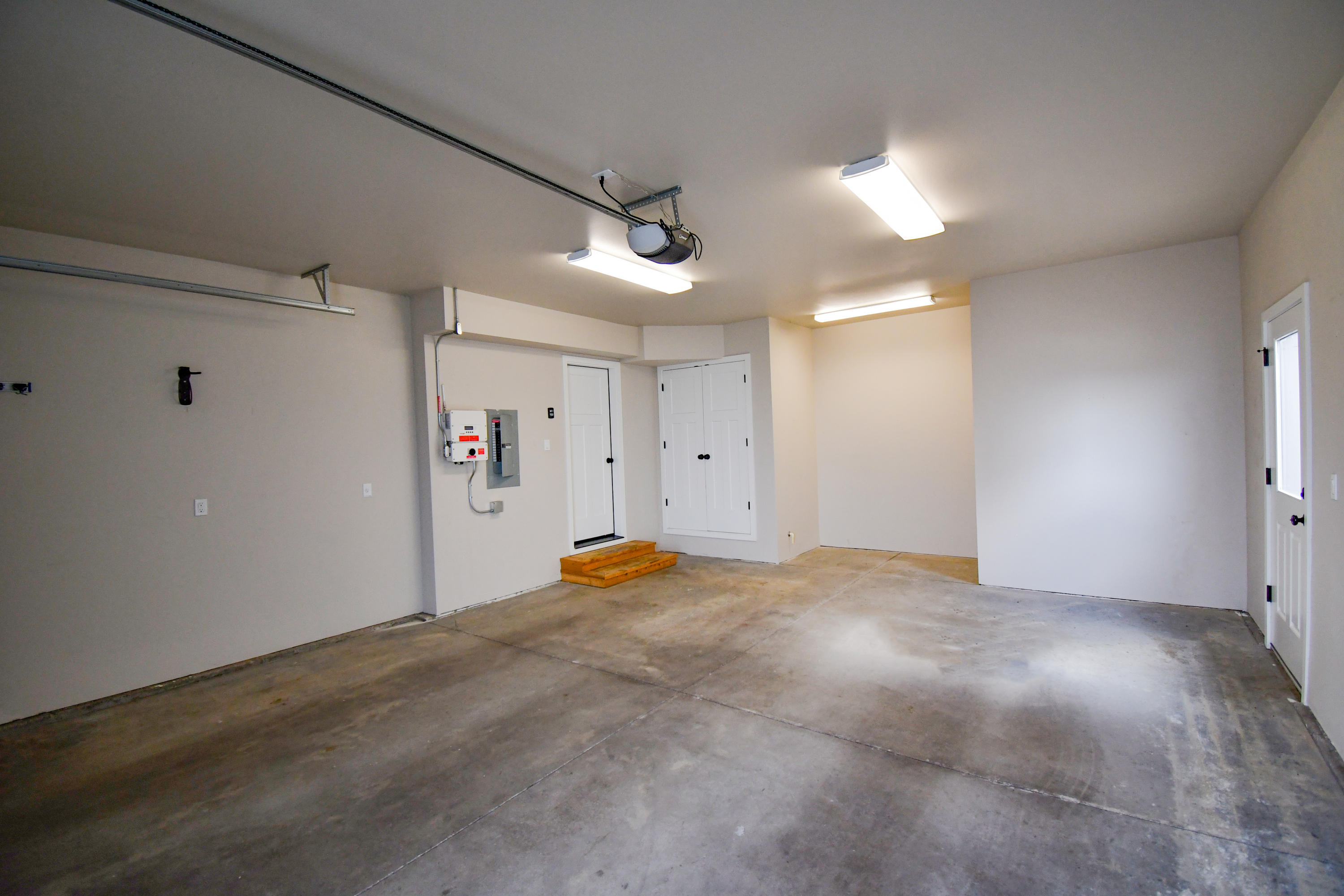 63157 Iner Loop Bend, OR 97701 - Photo 11 of 24 Garage