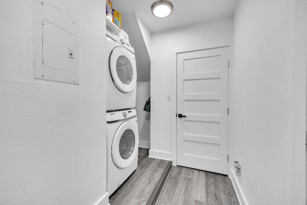 600 Smoke Signal Pass Pflugerville, TX 78660 - Photo 14 of 35 a utility room with dryer and washer