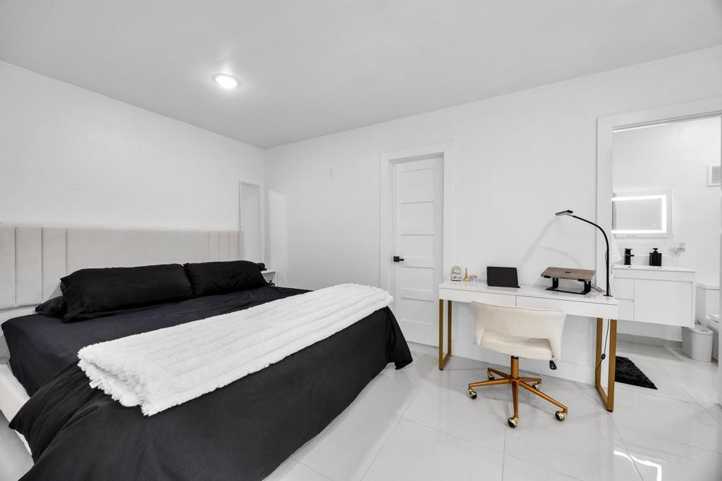600 Smoke Signal Pass Pflugerville, TX 78660 - Photo 29 of 35 a bedroom with a bed a desk and chair