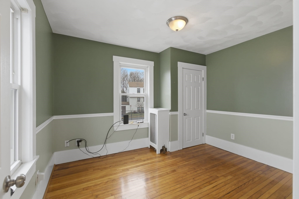12 Riverside Court Saugus, MA 01906 - Photo 14 of 39 a bathroom with a tub and sink