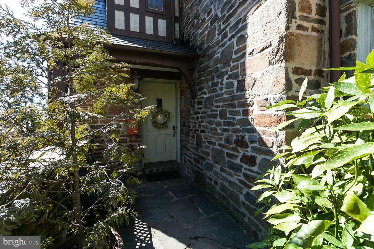 1229 Roundhill Road Baltimore, MD 21218 - Photo 2 of 30 Exterior (Front)