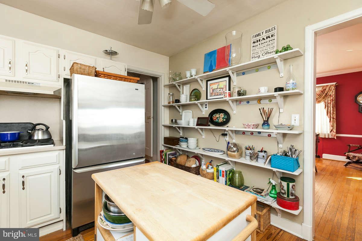 1229 Roundhill Road Baltimore, MD 21218 - Photo 11 of 30 Kitchen