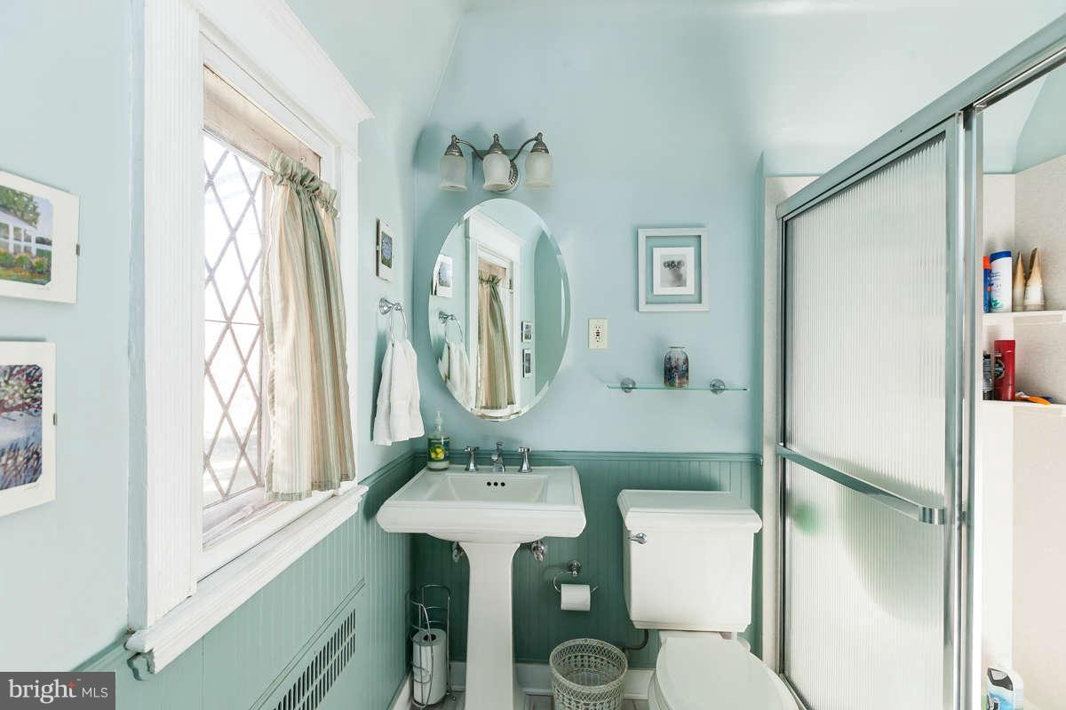 1229 Roundhill Road Baltimore, MD 21218 - Photo 16 of 30 Bath (Master)