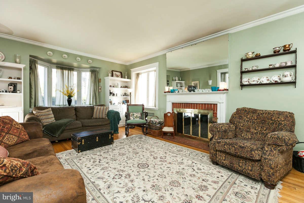 1229 Roundhill Road Baltimore, MD 21218 - Photo 4 of 30 Living Room