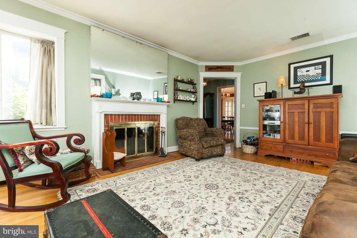 1229 Roundhill Road Baltimore, MD 21218 - Photo 5 of 30 Living Room