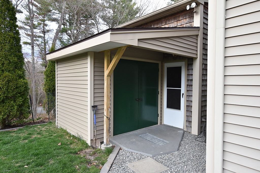 532 Log Road Smithfield, RI 02917 - Photo 13 of 16