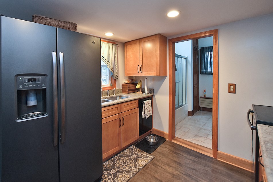 532 Log Road Smithfield, RI 02917 - Photo 3 of 16