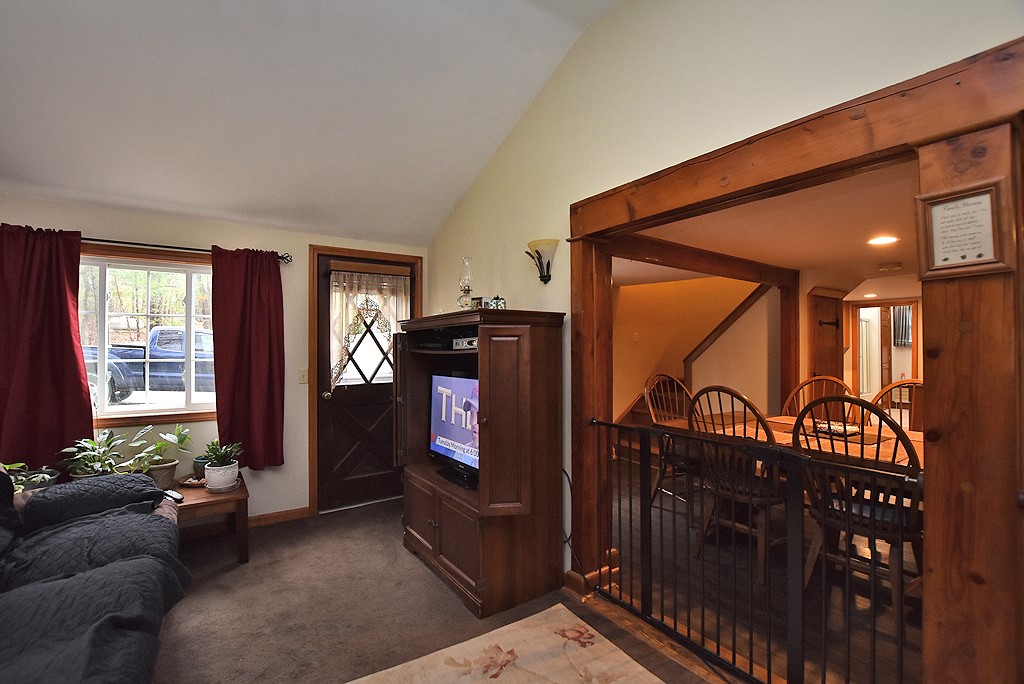 532 Log Road Smithfield, RI 02917 - Photo 7 of 16