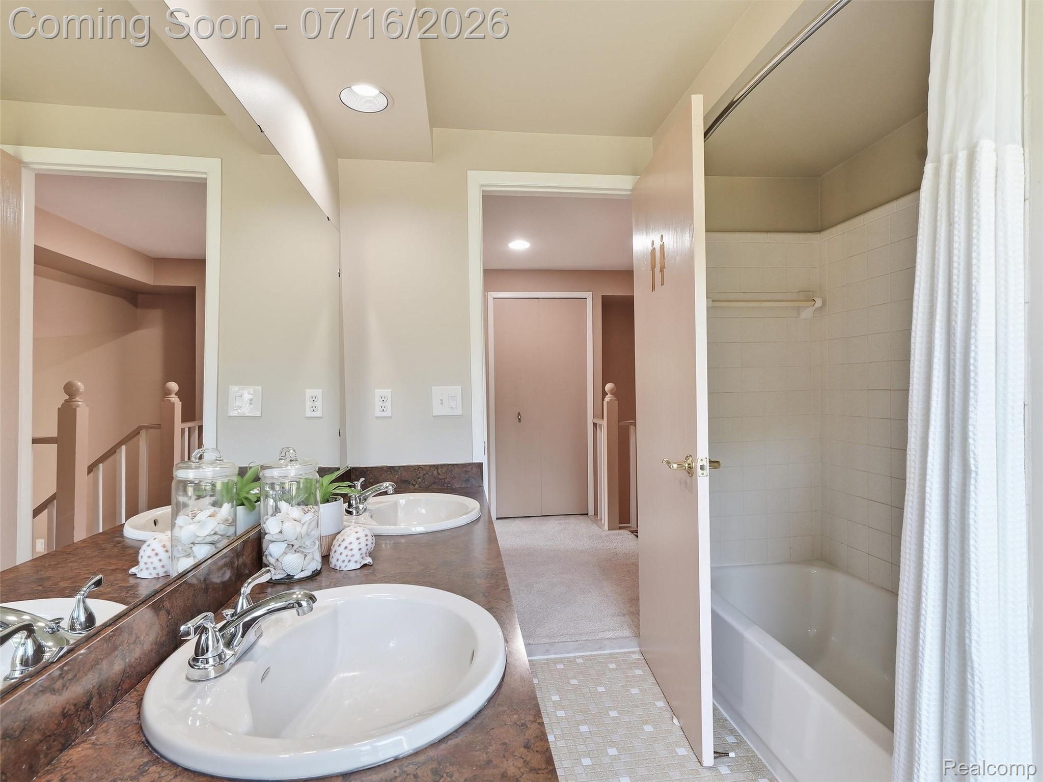 3056 Rolling Green Circle South Rochester, MI 48309 - Photo 24 of 45 35-DSC04441.jpg