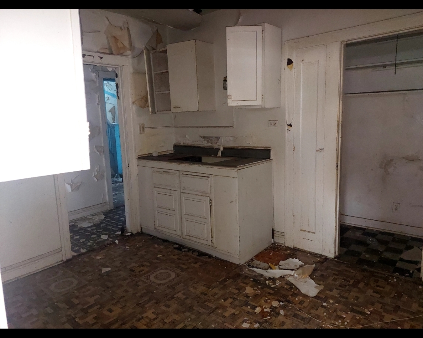 953 West 68th Street Chicago, IL 60621 - Photo 11 of 13