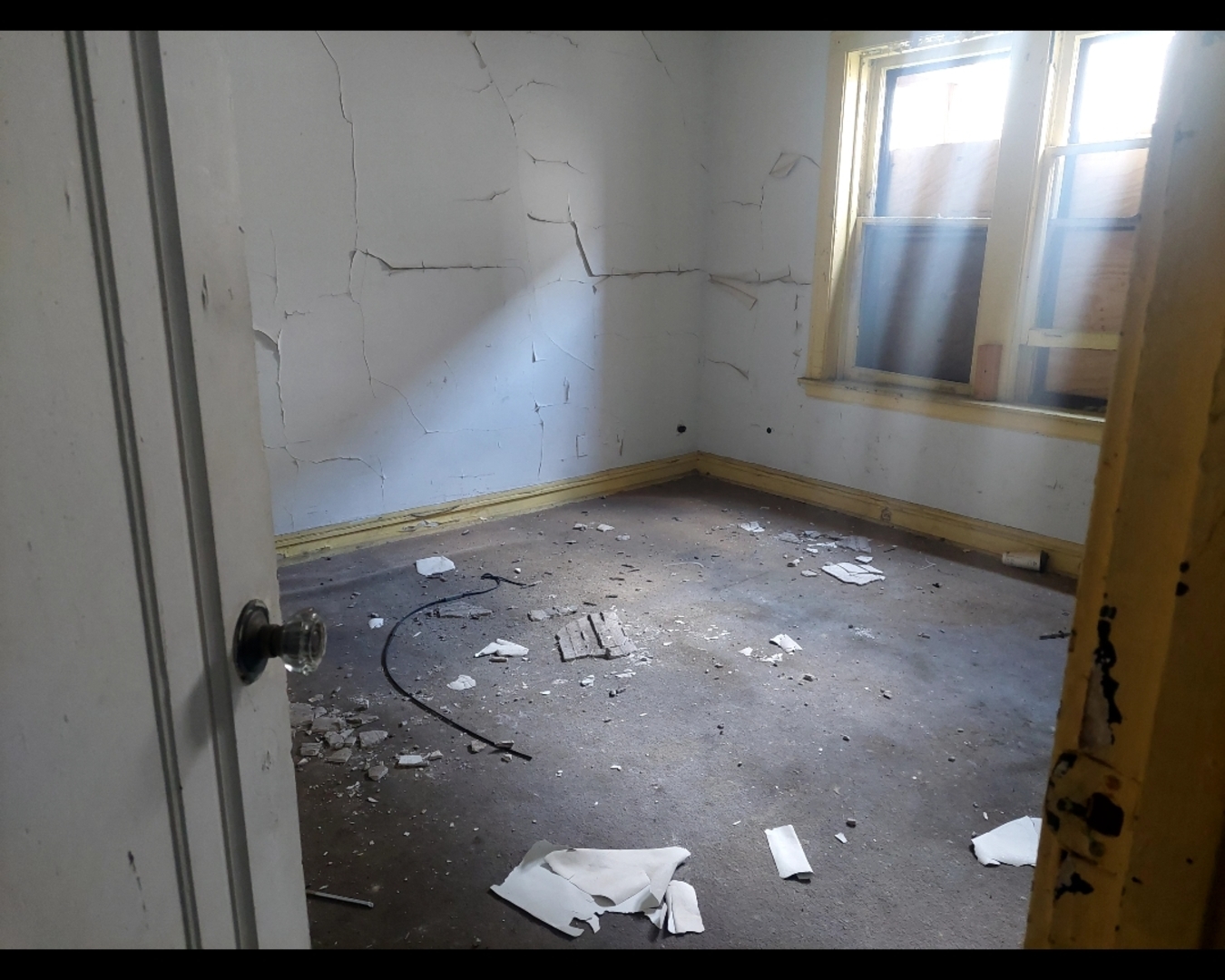 953 West 68th Street Chicago, IL 60621 - Photo 8 of 13