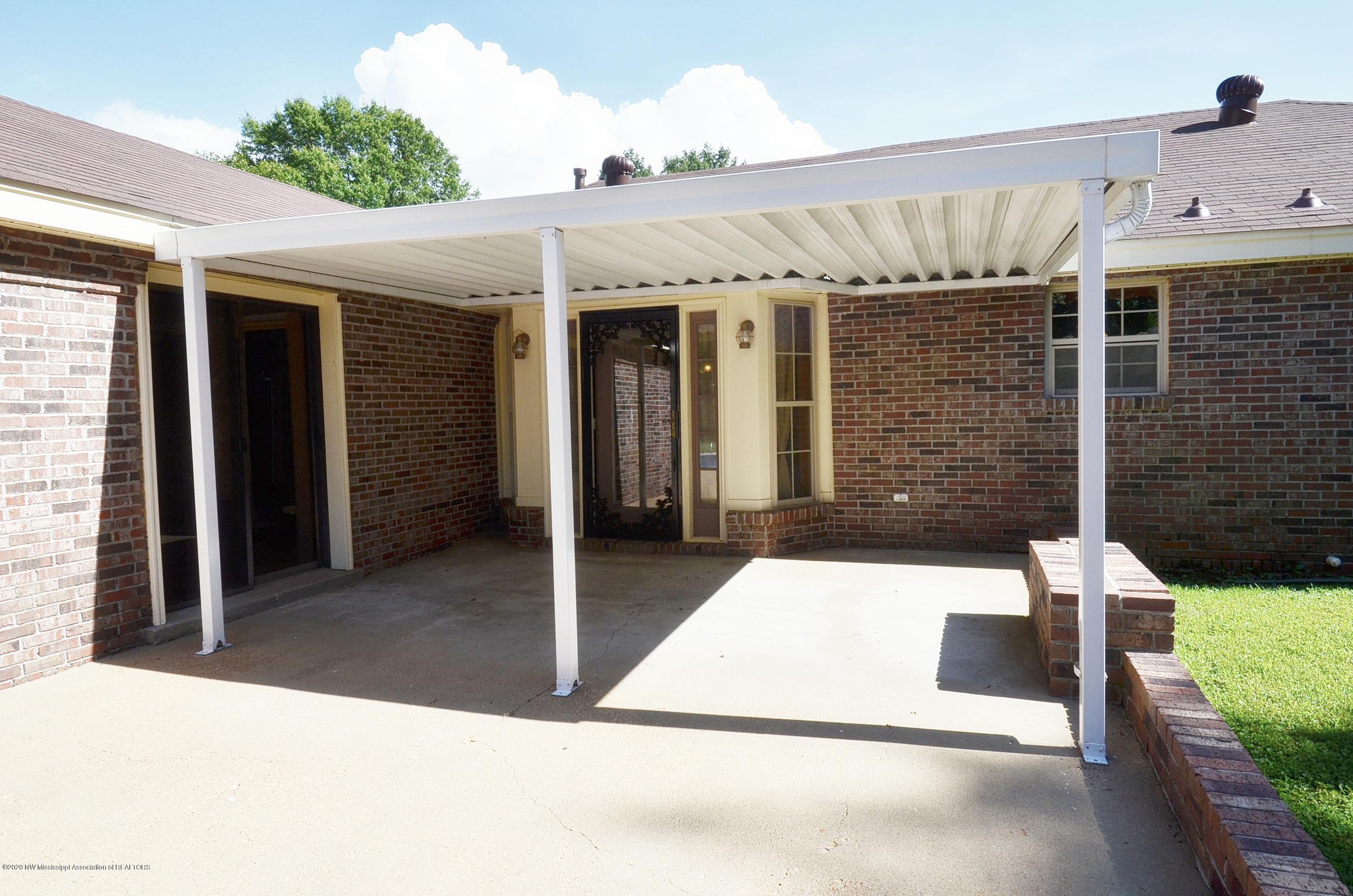400 Peyton Road Holly Springs, MS 38635 - Photo 19 of 26 Covered patio