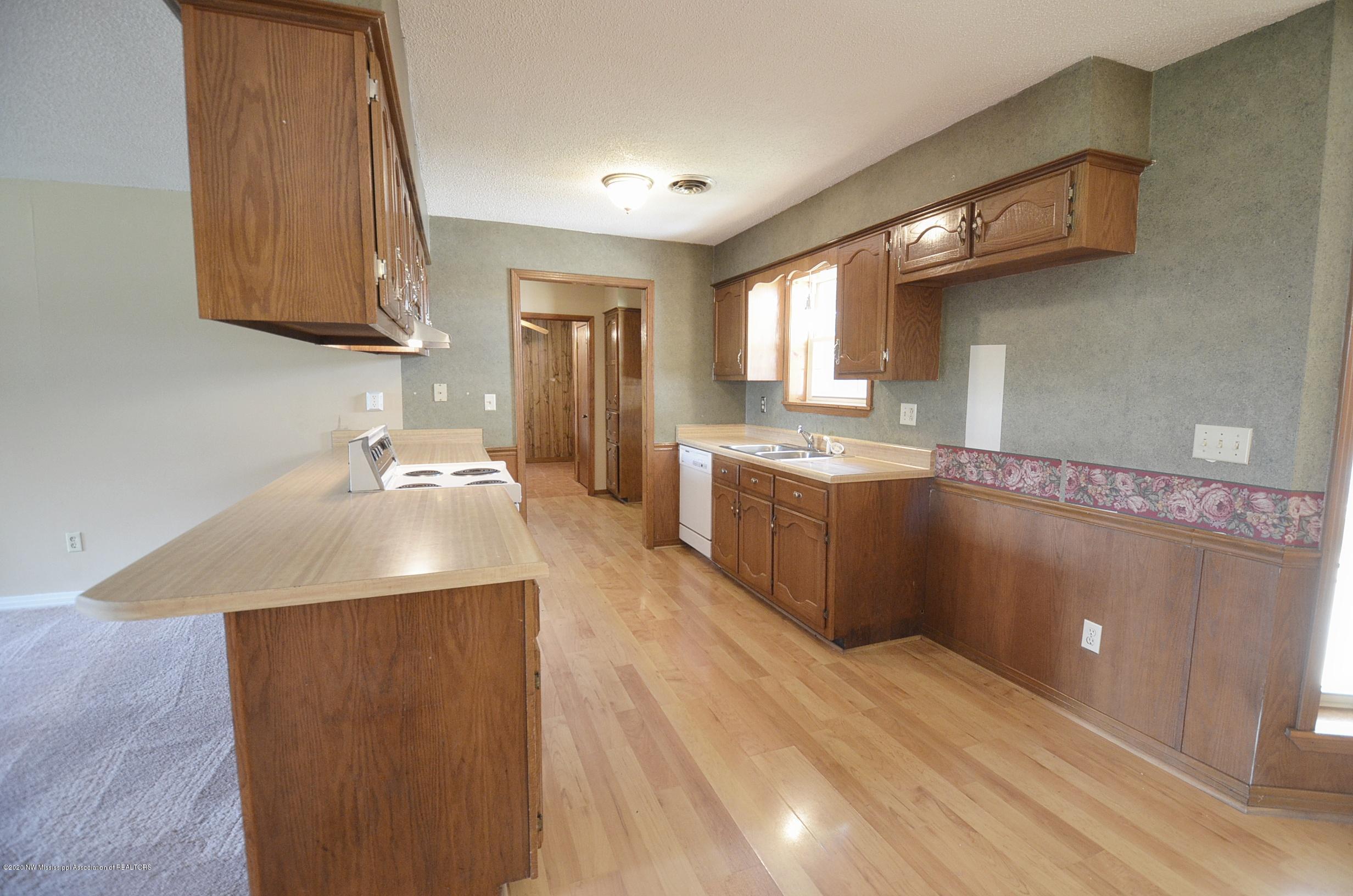400 Peyton Road Holly Springs, MS 38635 - Photo 8 of 26 Kitchen1