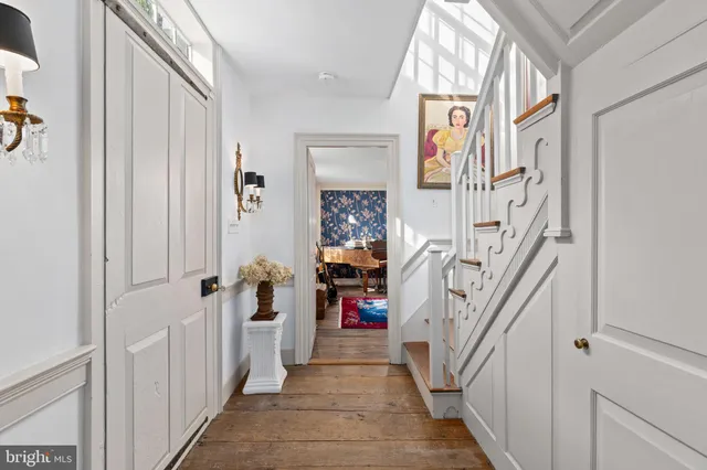 a view of an entryway with furniture