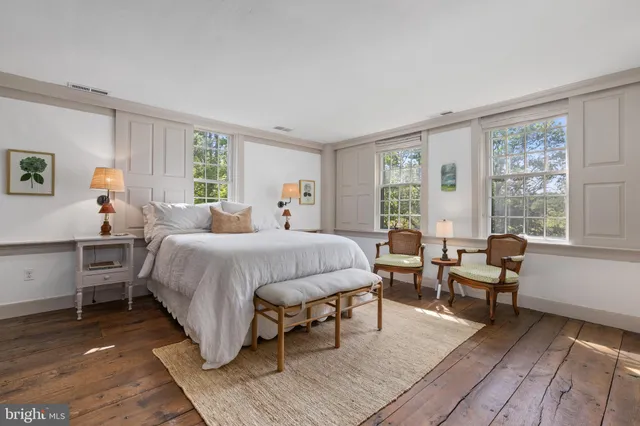 a bed room with a bed and windows