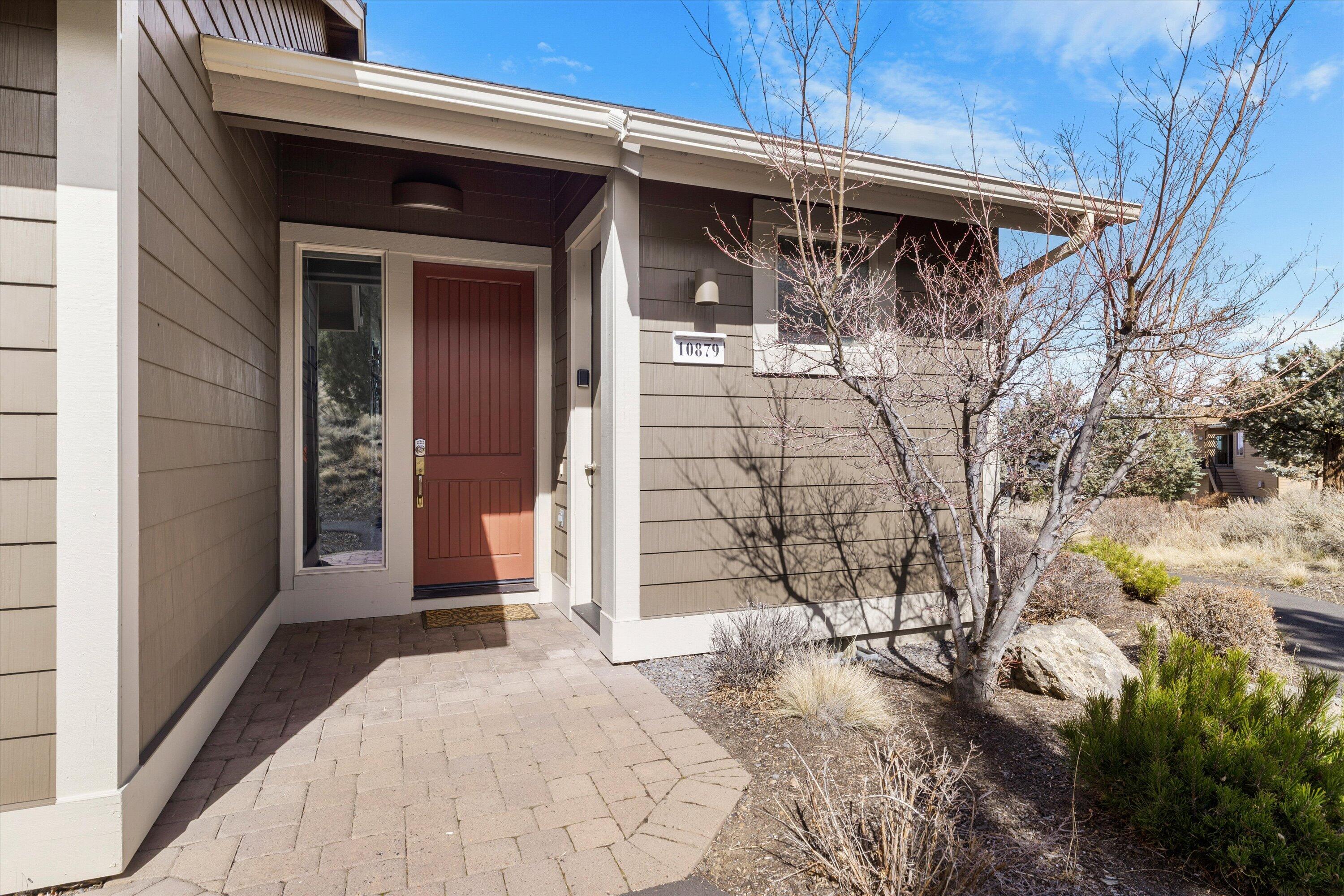 10879 Village Loop Redmond, OR 97756 - Photo 2 of 37 Front entrance
