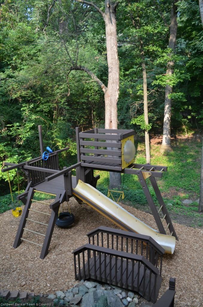 4997 Culver Road Brighton, MI 48114 - Photo 23 of 28 Great Family Back Yard