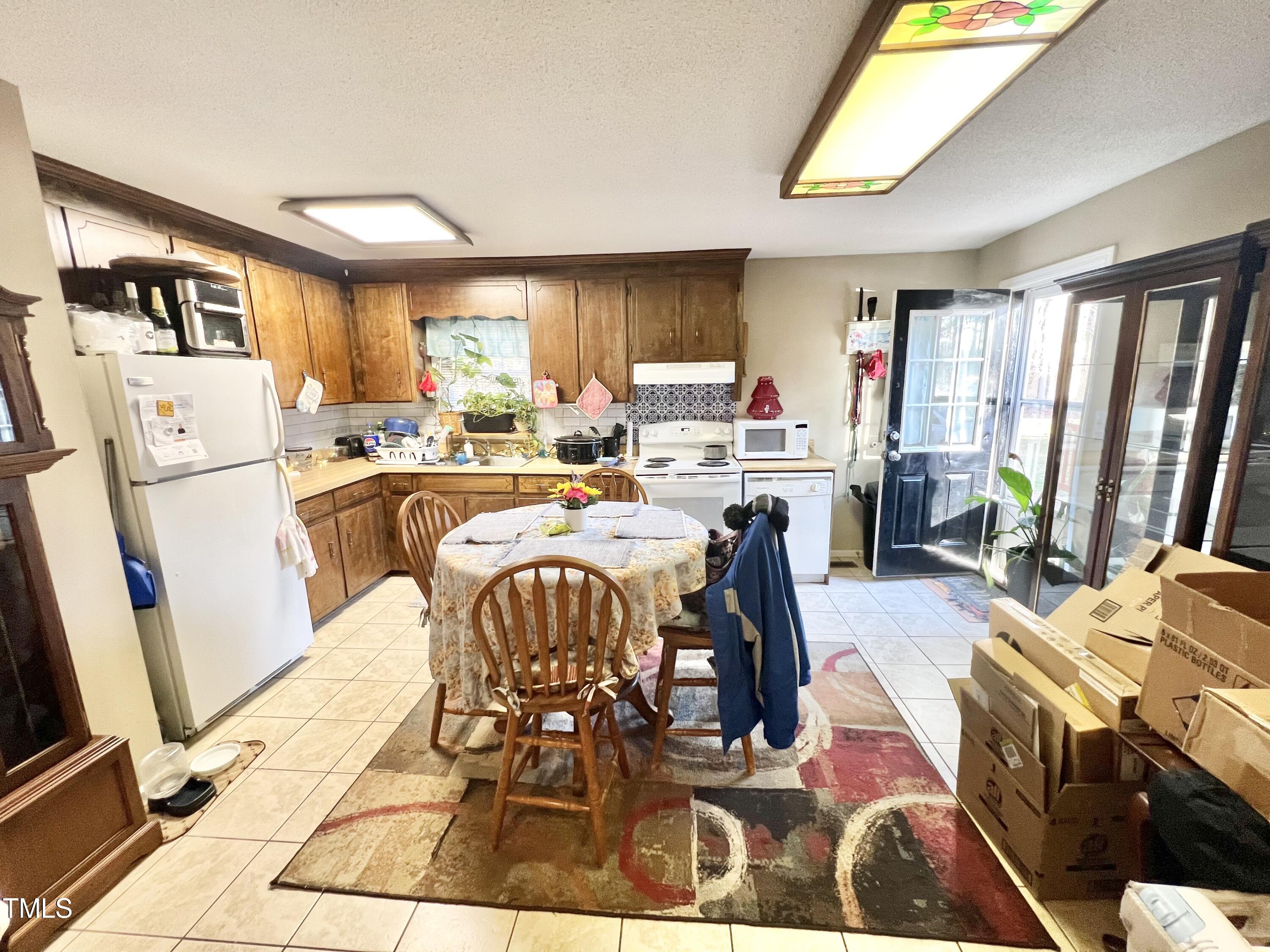 811 Cheves Road Zebulon, NC 27597 - Photo 4 of 7 811 Cheves inside 4