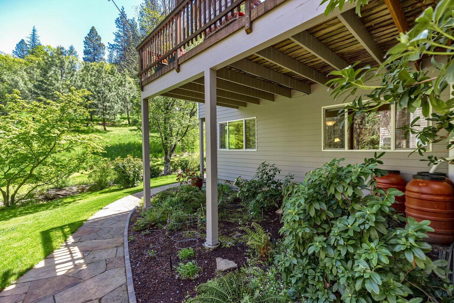 804 Roca Street Ashland, OR 97520 - Photo 35 of 43 Back Patio Area
