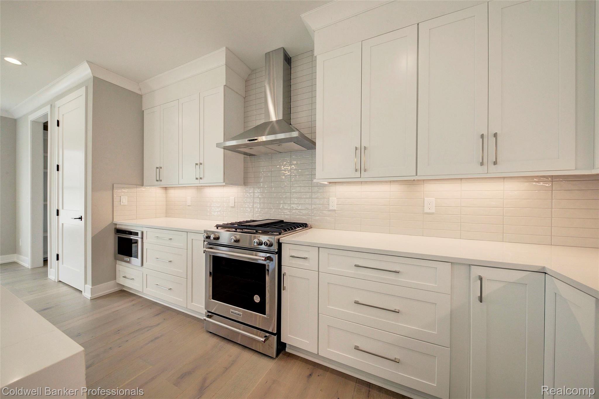 4101 Buckingham Road Royal Oak, MI 48073 - Photo 22 of 82 4H8A6832_3_4.jpg
