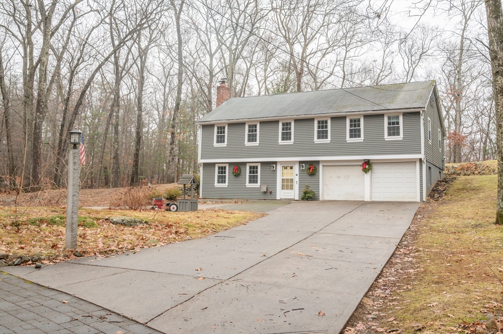 20 Stage Coach Road Boxford, MA 01921 - Photo 2 of 18