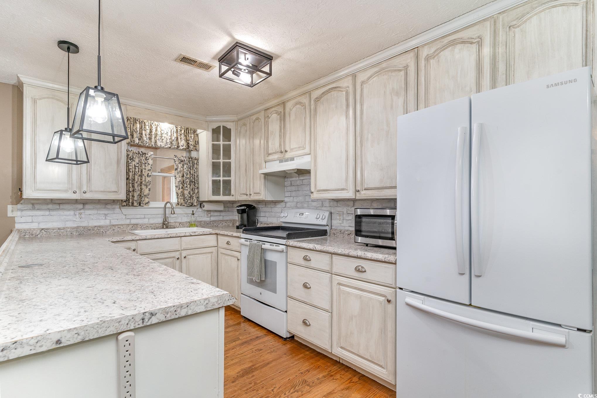 1359 Rodney Road Conway, SC 29526 - Photo 19 of 40 Kitchen with decorative light fixtures, decorative