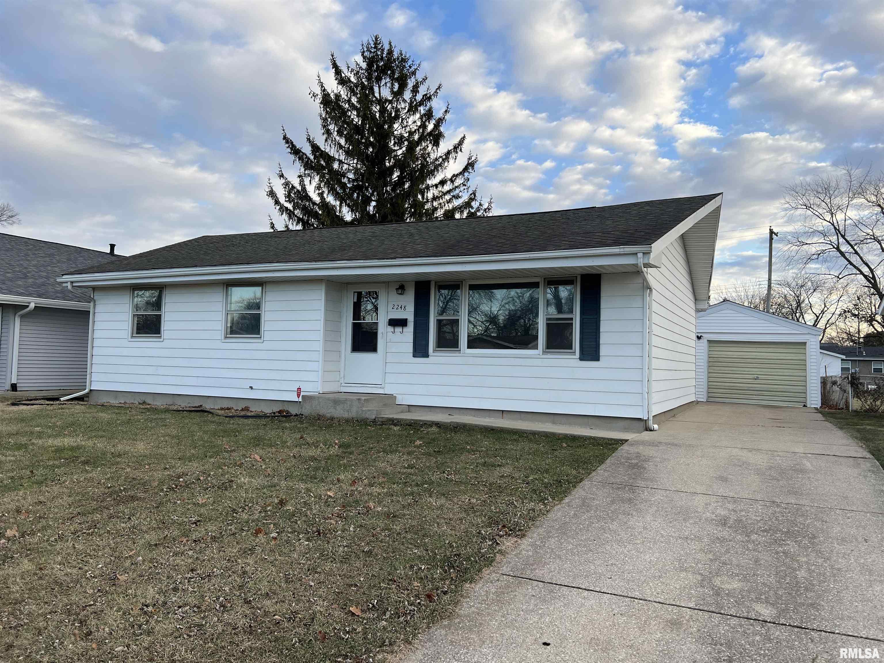 2248 East Eleanor Avenue Springfield, IL 62702 - Photo 1 of 27