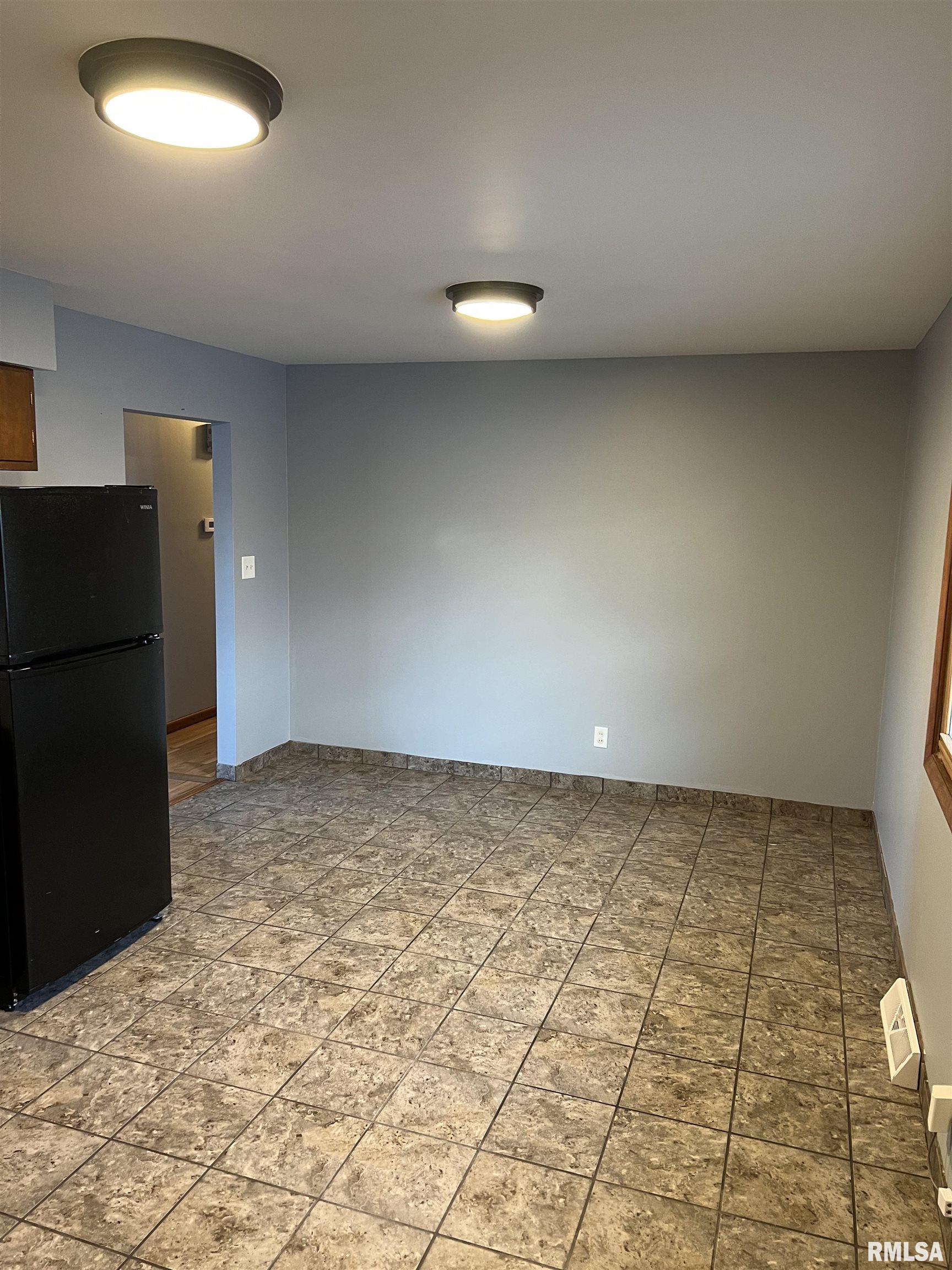 2248 East Eleanor Avenue Springfield, IL 62702 - Photo 5 of 27