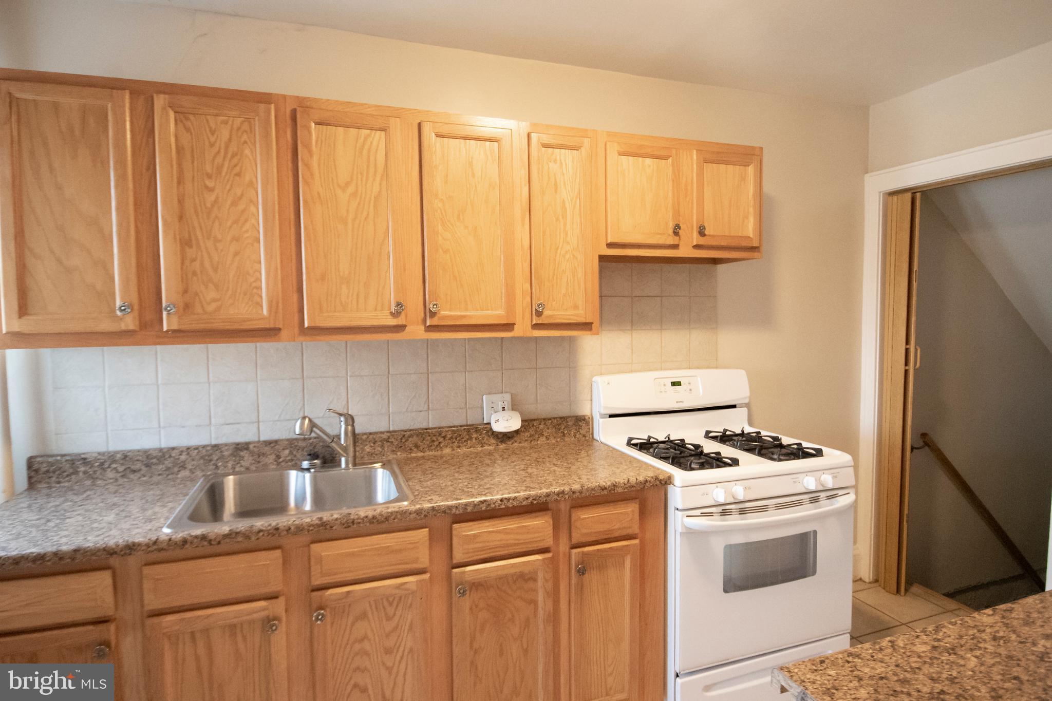 7038 Dunbar Road Baltimore, MD 21222 - Photo 5 of 33 Kitchen