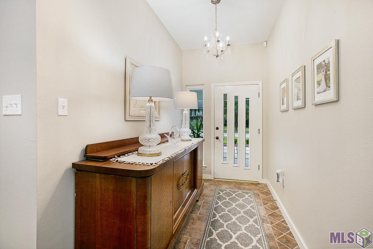 3727 Woodland Ridge Boulevard Baton Rouge, LA 70816 - Photo 11 of 33 Foyer