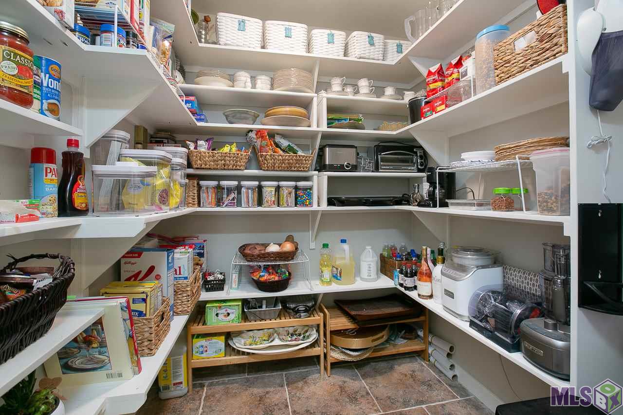 3727 Woodland Ridge Boulevard Baton Rouge, LA 70816 - Photo 16 of 33 Pantry