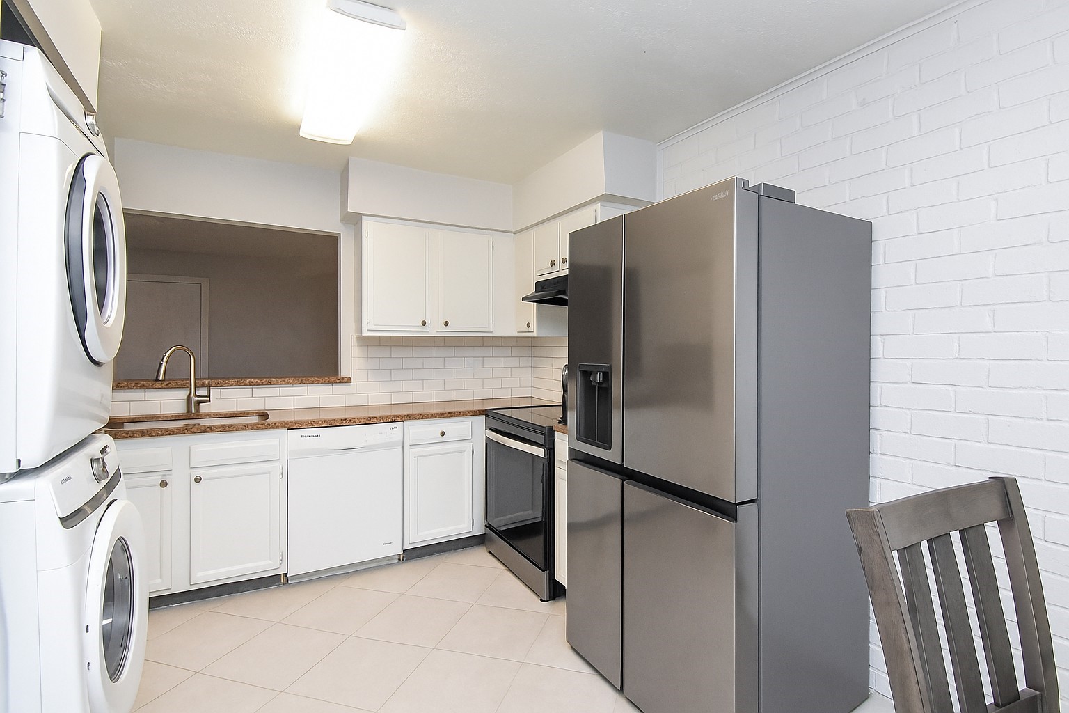 12469 Sharpview Drive, Unit 2469 Houston, TX 77072 - Photo 8 of 19 Virtual Staging