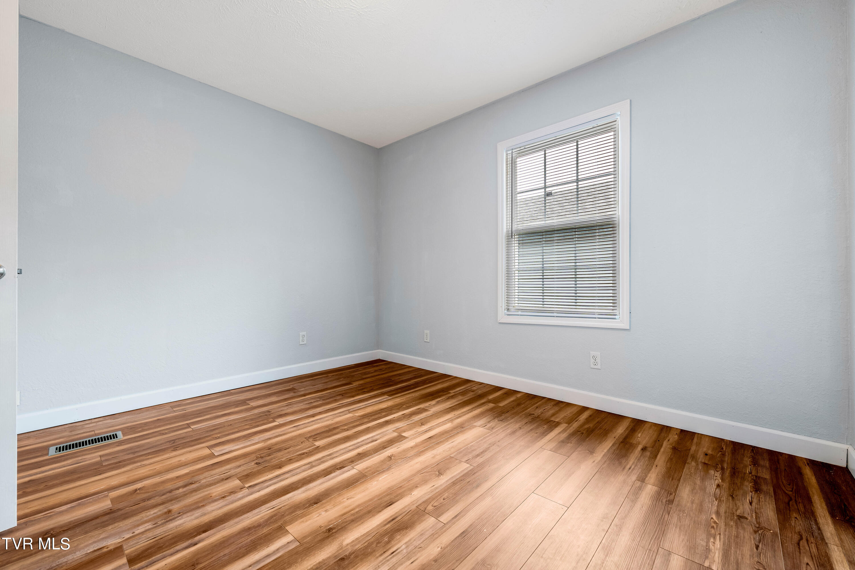 1029 Heather Road Bristol, VA 24201 - Photo 17 of 25 1029 Heather Rd (21 of 29)