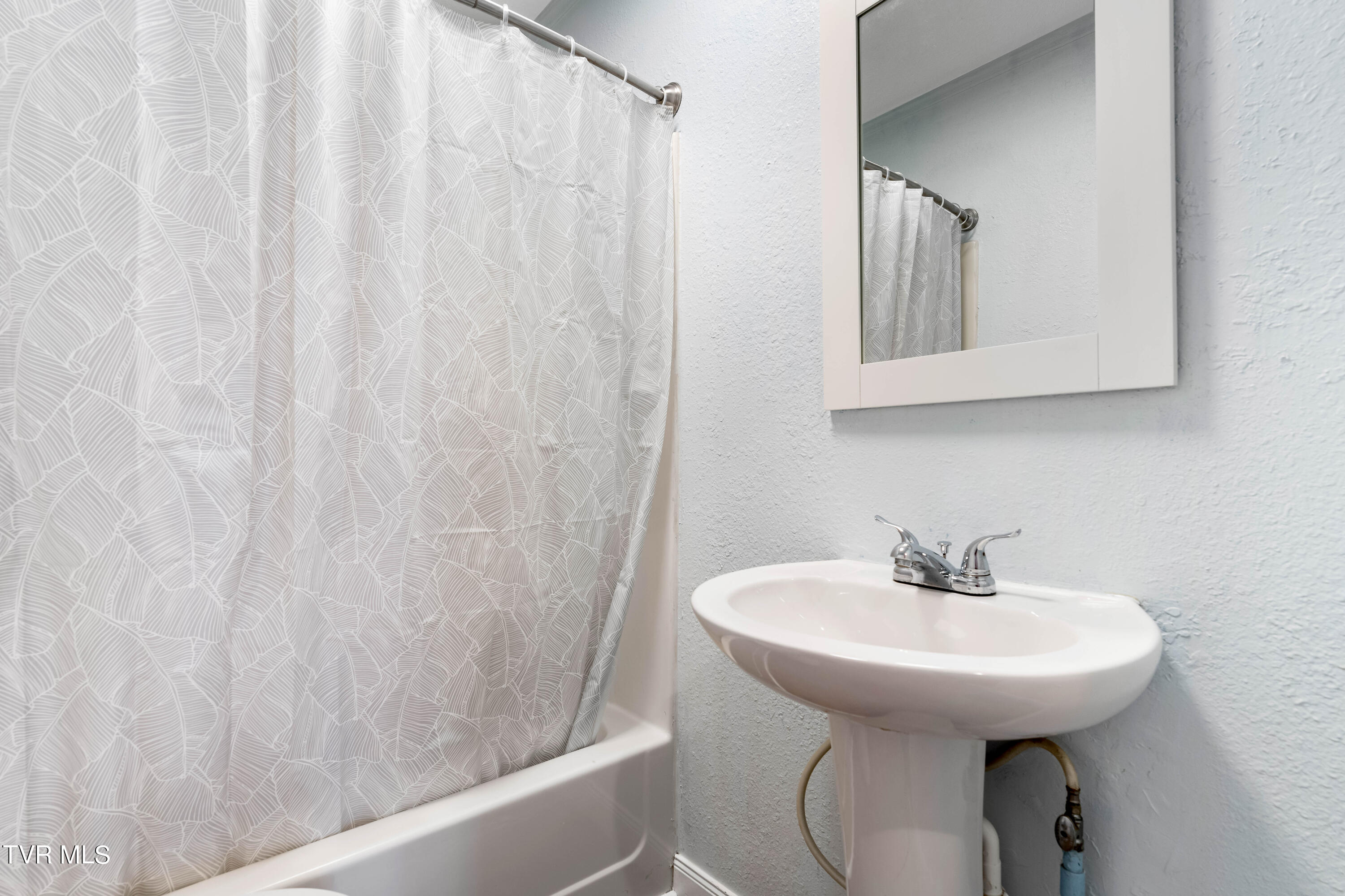 1029 Heather Road Bristol, VA 24201 - Photo 21 of 25 1029 Heather Rd (25 of 29)