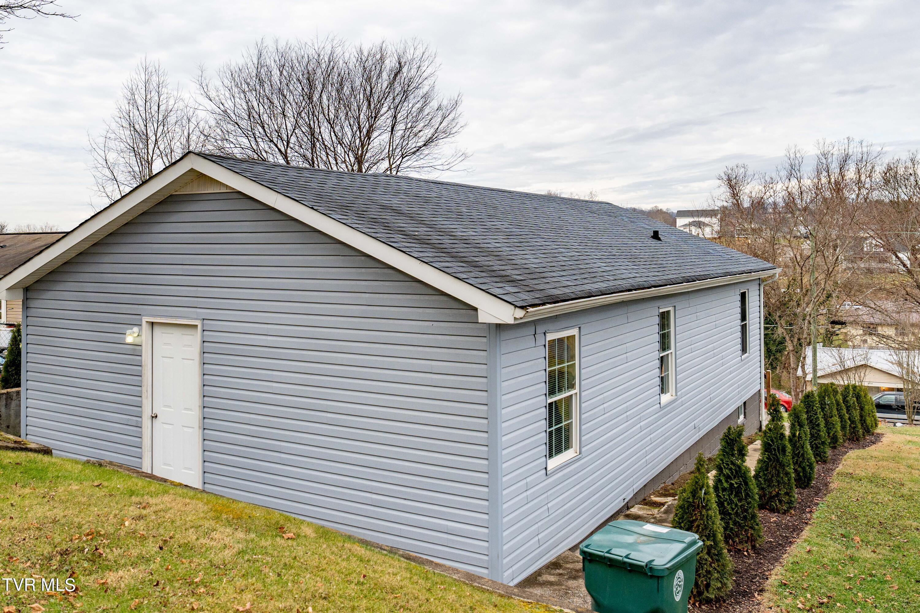 1029 Heather Road Bristol, VA 24201 - Photo 6 of 25 1029 Heather Rd (9 of 29)