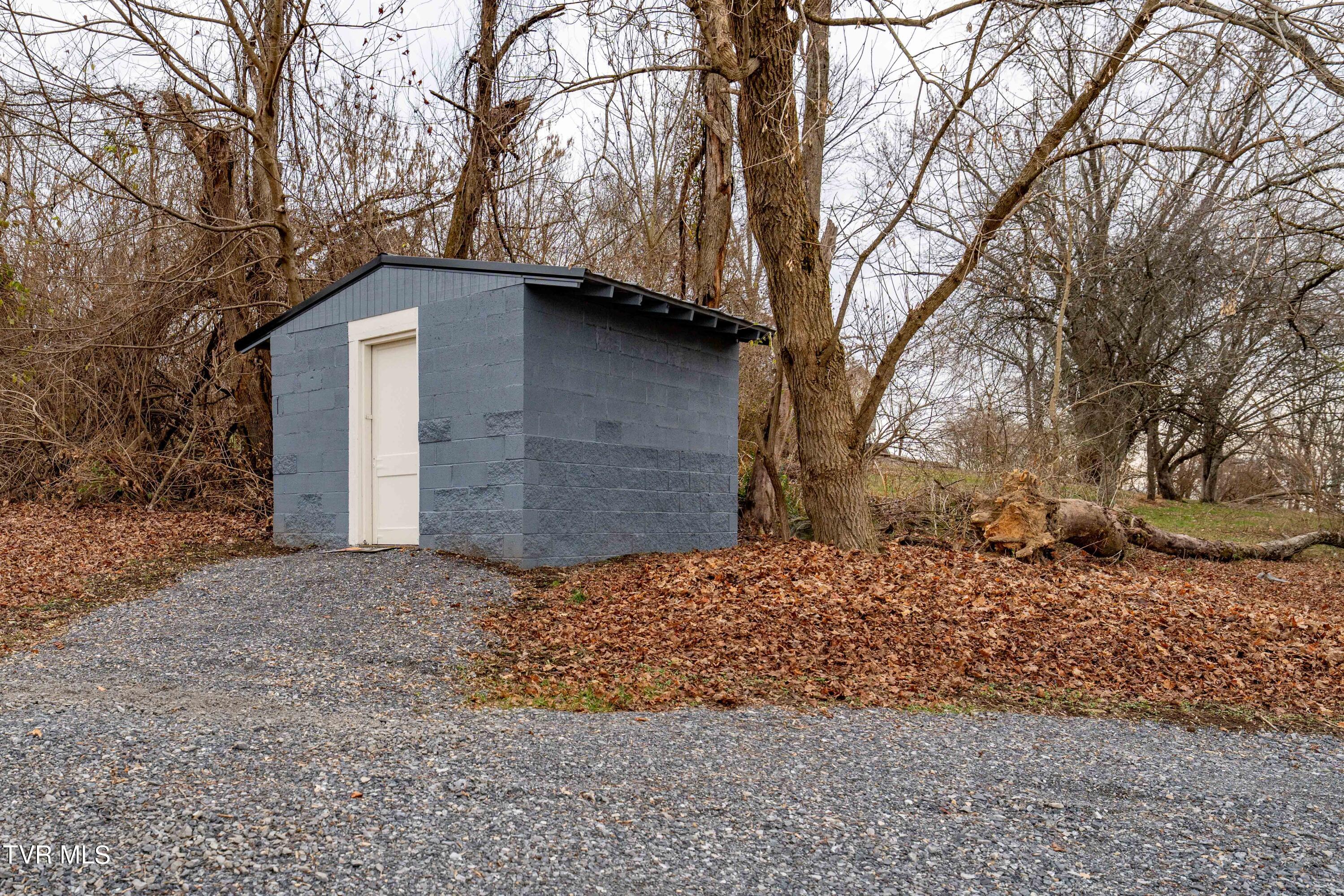 1029 Heather Road Bristol, VA 24201 - Photo 7 of 25 1029 Heather Rd (10 of 29)