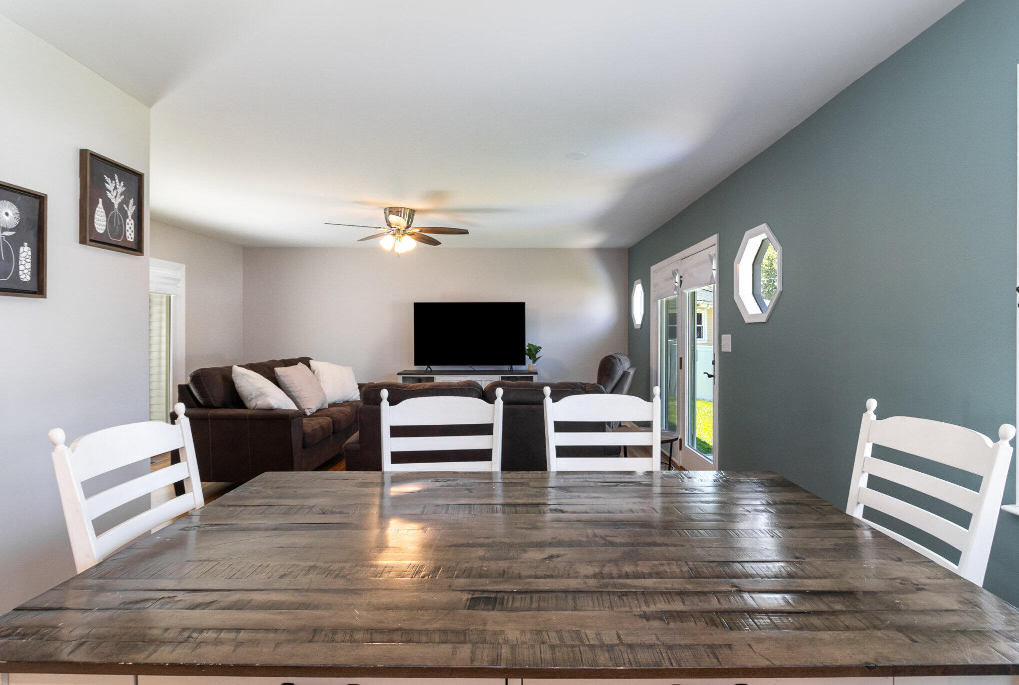 3131 Wirth Road Highland, IN 46322 - Photo 11 of 31 a living room with furniture and a flat screen tv