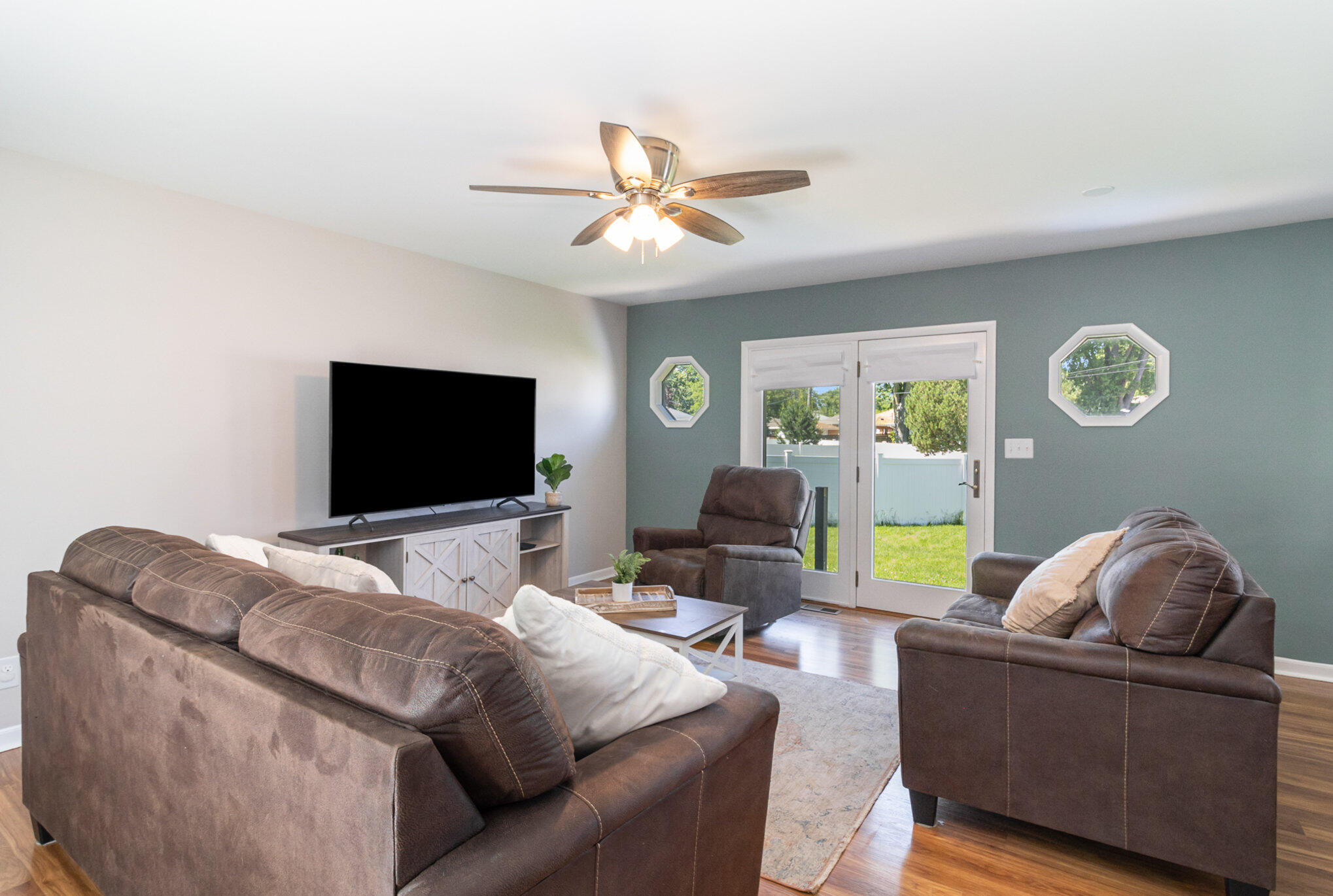 3131 Wirth Road Highland, IN 46322 - Photo 14 of 31 a living room with furniture and a flat screen tv