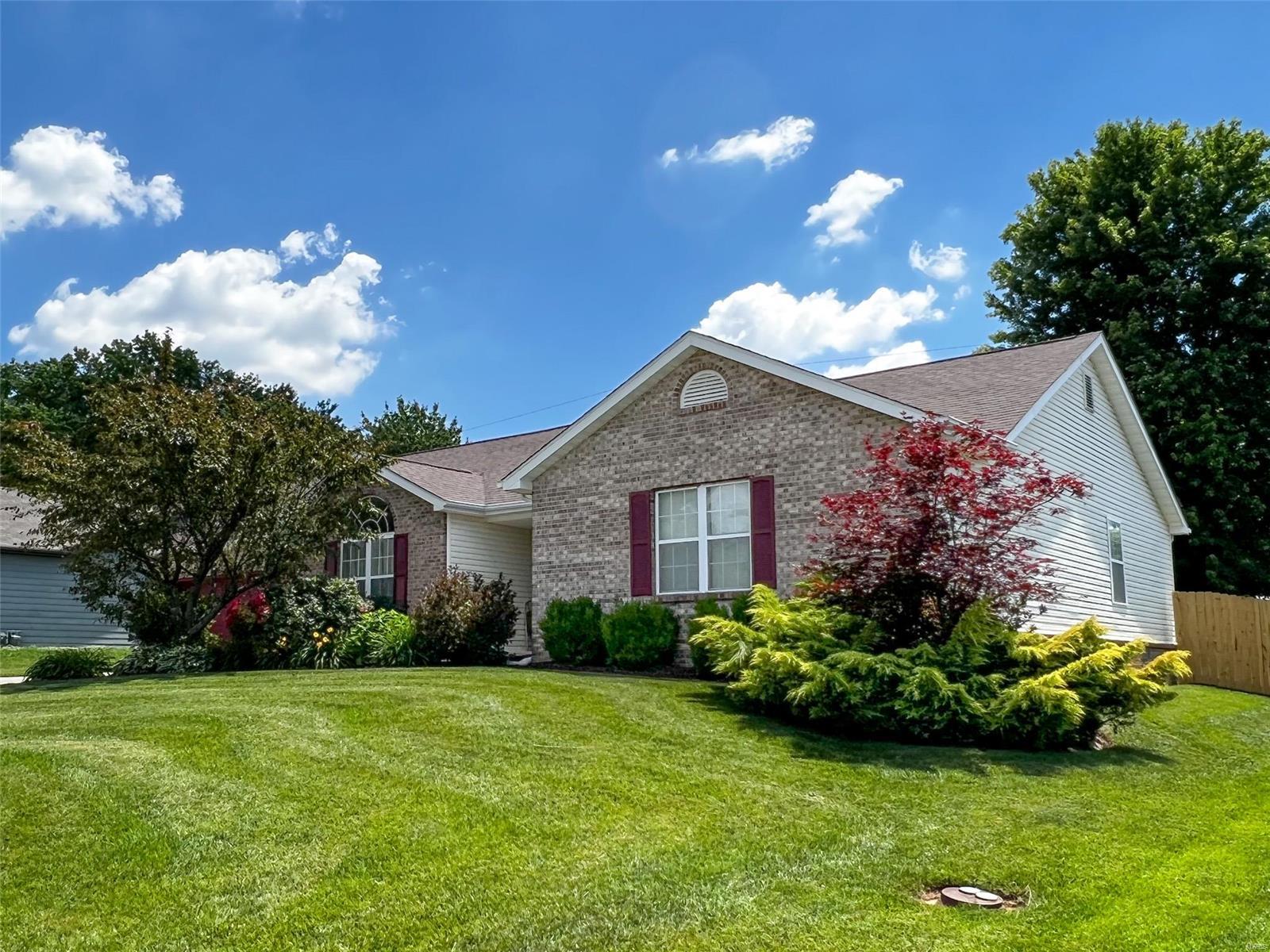 14 Rio Verde Drive Belleville, IL 62221 - Photo 2 of 44 Gallery Image 2