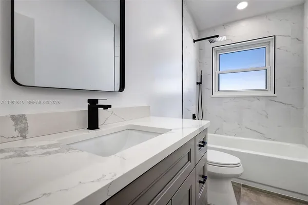 $555,000 | 104 Wedgewood Lakes South, Greenacres, FL 33463