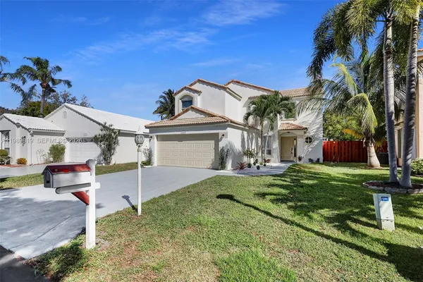 $555,000 | 104 Wedgewood Lakes South, Greenacres, FL 33463