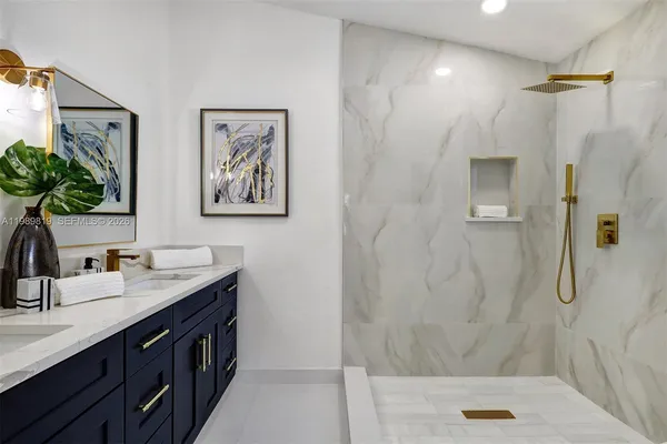 $555,000 | 104 Wedgewood Lakes South, Greenacres, FL 33463