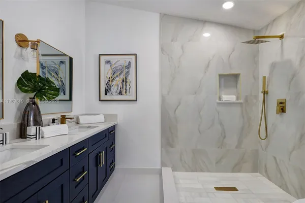 $555,000 | 104 Wedgewood Lakes South, Greenacres, FL 33463