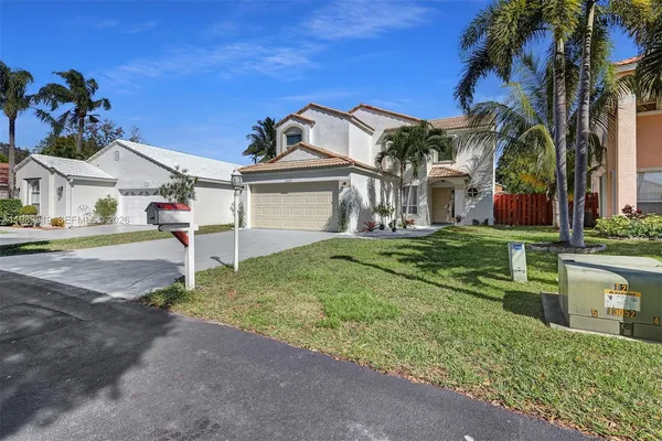 $555,000 | 104 Wedgewood Lakes South, Greenacres, FL 33463