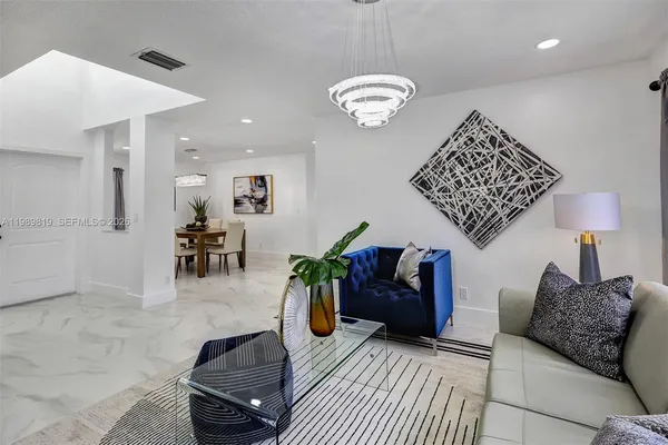 $555,000 | 104 Wedgewood Lakes South, Greenacres, FL 33463