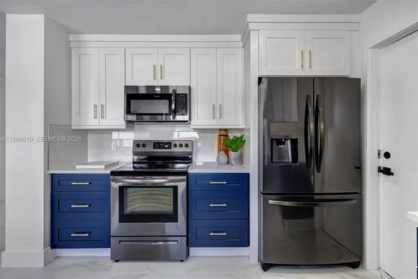 $555,000 | 104 Wedgewood Lakes South, Greenacres, FL 33463