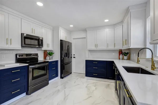 $555,000 | 104 Wedgewood Lakes South, Greenacres, FL 33463