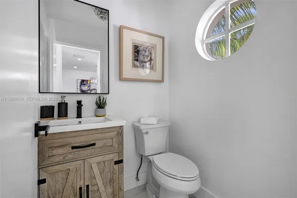 $555,000 | 104 Wedgewood Lakes South, Greenacres, FL 33463